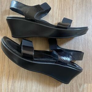 Dansko Women's Size 9
Antoinette Black Patent Leather Wedge Sandals NWOT